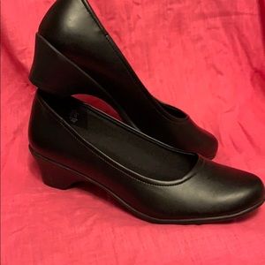 Predictions cute shoes. Sz 6  Like New!